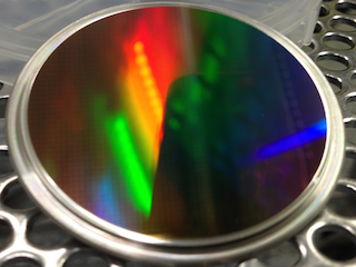 Injection mold with 200nm feature size (PHABLE)